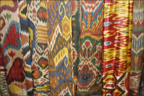 Die Magie und Geschichte von Ikat: Was es ist und wie man es stylt