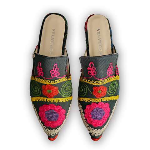 SLIPPERS EMBROIDERY SEP02 (available #38, )