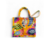 Ein Set Mini-Tragetasche mit Bambusgriff und Slipper MTBHS02